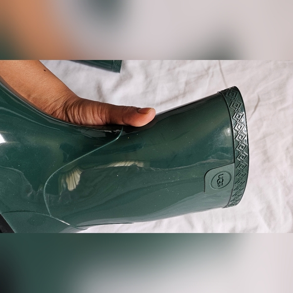 Ugg Kids Raana Rainboot size 1, Pine color - Picture 6 of 6